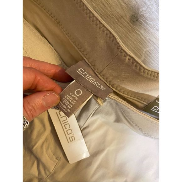 Chico's NWT Perfect Soft Stretch Capri Crop Taupe, Sz 0 (US 4), MP $55 - Picture 3 of 11